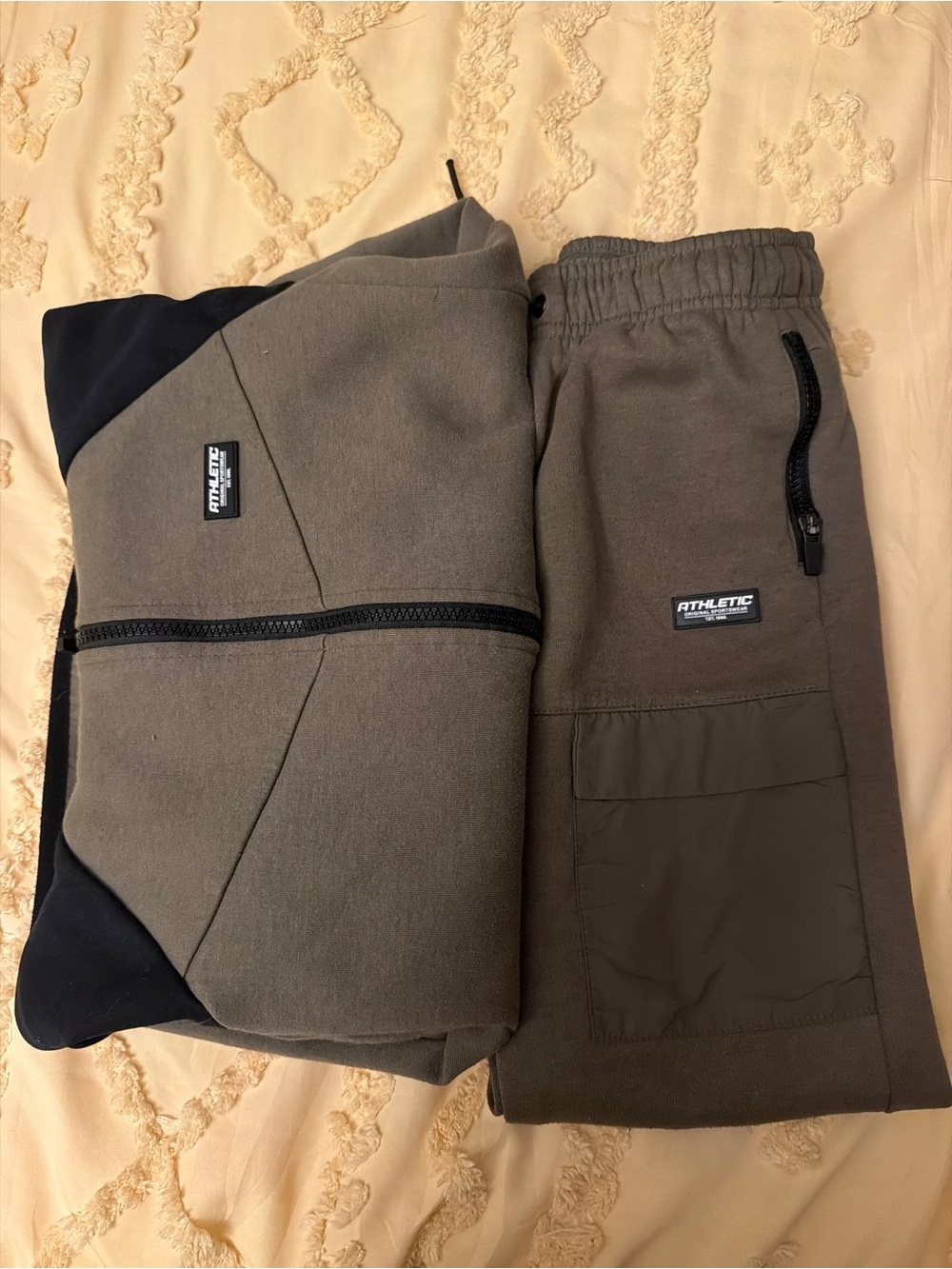 Primark Kids Two-Piece Sweat Set in Olive Brown and Black